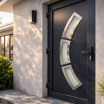 Miért nem ajánlott antracit színű műanyag bejárati ajtót a napos oldalra beépíteni? Miért nem ajánlott antracit színű műanyag bejárati ajtót a napos oldalra beépíteni?